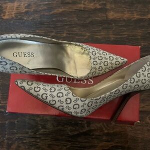 Guess Fabric Pumps size 9